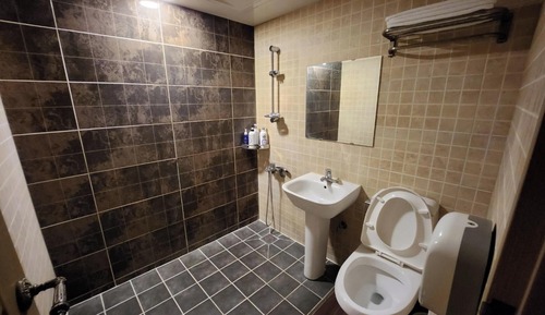 Room (3 person triple (single+single+single)