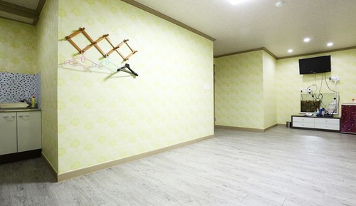 Room (Condo Studio (8 People))