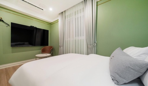 Room (Standard (LG Electronics 75 TV or 65 )