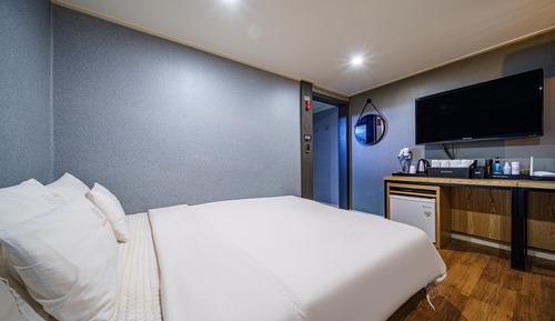 Room (Business room (LG Styler LG Wash Towe)