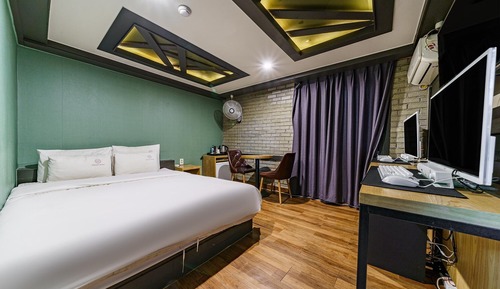 Room (Couple PC (high-end gaming PC headset)