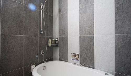 Room (Deluxe C (Netflix subscription comple)