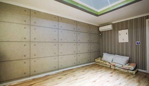 Room (Ondol (private room Netflix available)