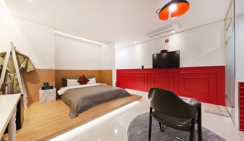 Room (Red Superior (No 1-2))