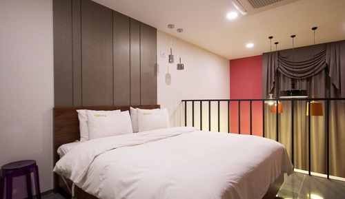 Room (Duplex)