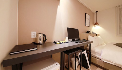 Room (Standard (1PC Netflix Cesco available)