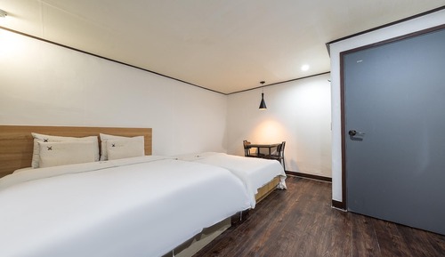 Room (Double Room (Netflix Available))