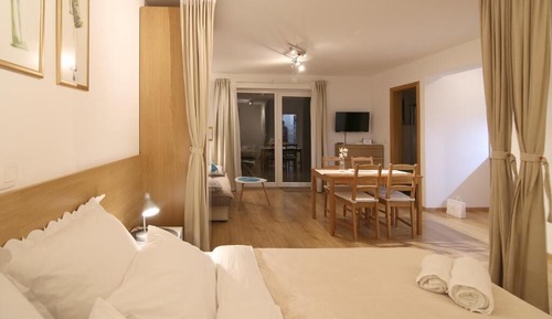 Apartamento Confort, baño privado, vistas al jardín (Apartma )