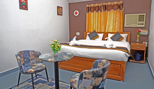 DELUXE AC ROOM