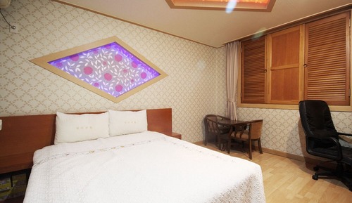 Room (Standard Room B)