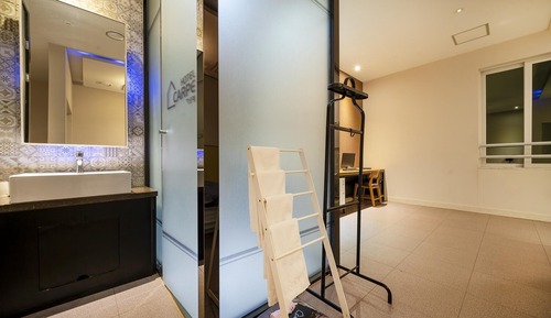 Room (Deluxe (Large Room Bathtub))