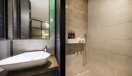 Room (Premium (Large Room Bathtub))