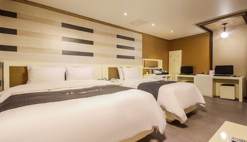 Room (Twin B)