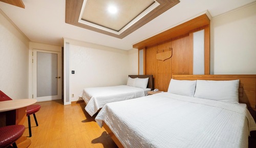 Room (Twin room)