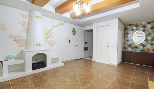 Room (Family room)