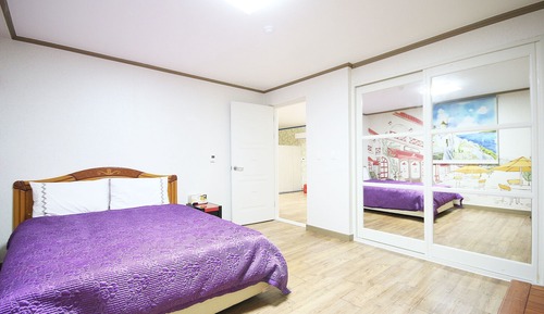 Room (Family Room-Ondol)