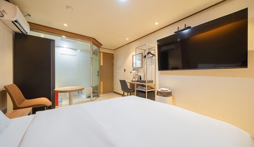 Room (Non-smoking (65-inch TV air dress air)