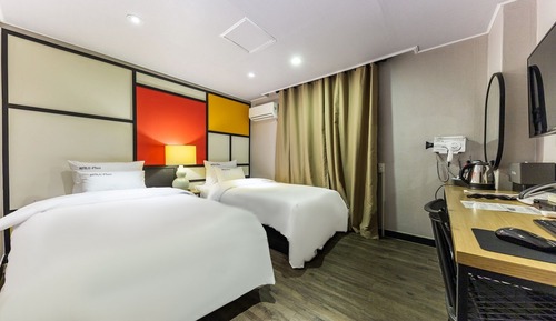 Room (Twin)
