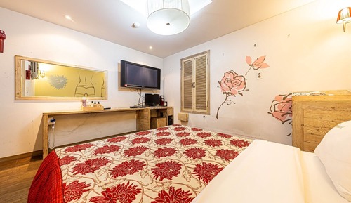 Room (Standard Room (Onsite Payment Availab)