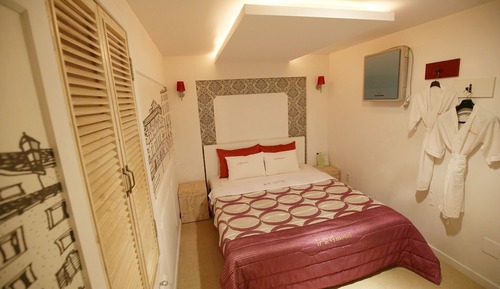 Room (Suite room (Onsite Payment Available))
