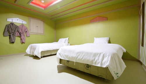 Room (Family (two rooms))