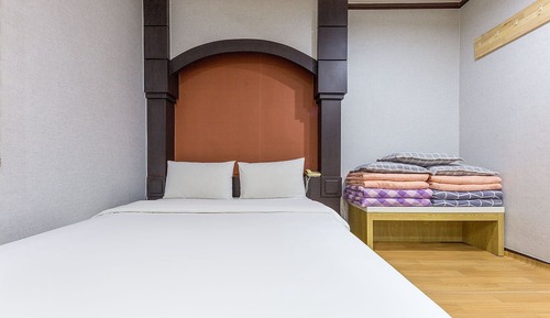 Room (Bed + Ondol room (cancellation not po)