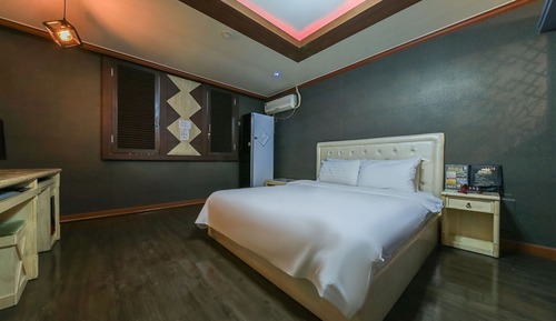 Room (Deluxe (styler dining table))