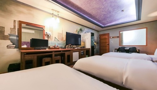 Room (Room for 3 (styler dining table))