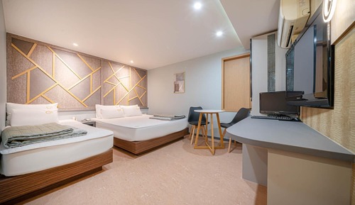 Room (Twin (Random provision of room + Netf)