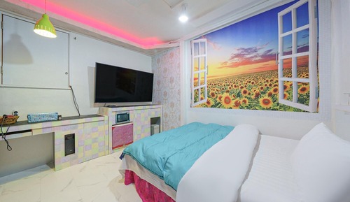 Room (General room (65 inches TV Netflix Av)