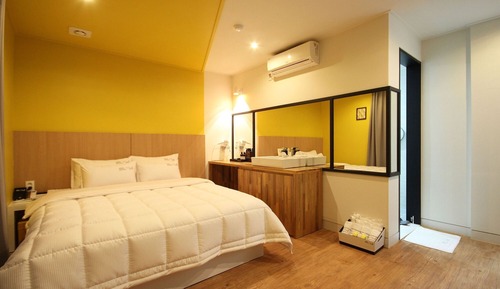 Room (Non-smoking room - Consecutive nights)