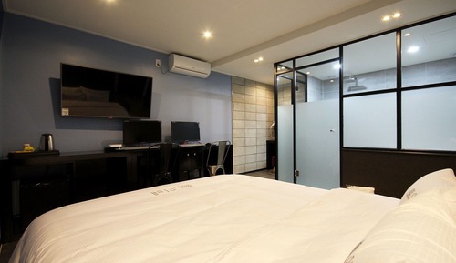 Room (Group room with 1 double bed and 2 si)