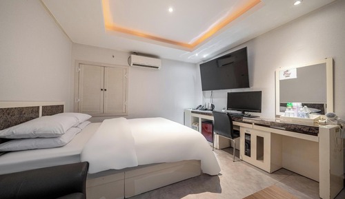 Room (Special Room (65-inch TV Netflix Avai)