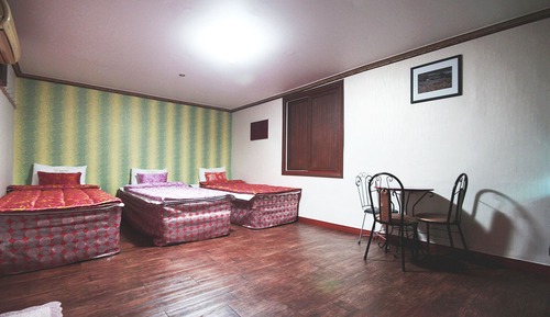 Room (3bed)