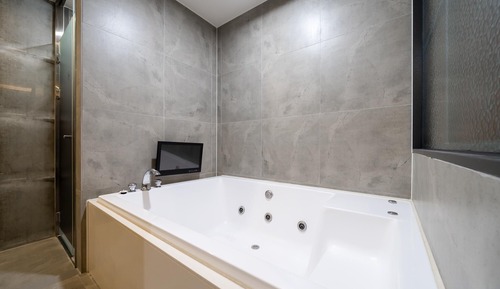 Room (VIP Room (Jetted Spa Tub or Bathtub)()