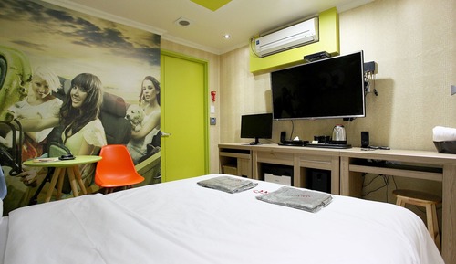 Room (Premium)