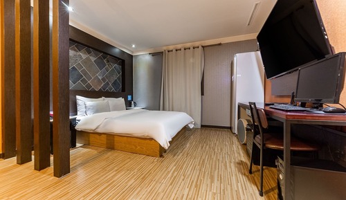 Room (Semi-special Room (Netflix Styler))