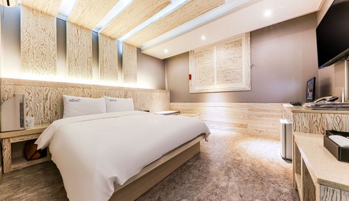 Room (Standard Non-smoking (OTT Bathtub))
