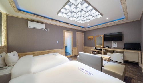 Room (Family Twin Room (OTT Bathtub))