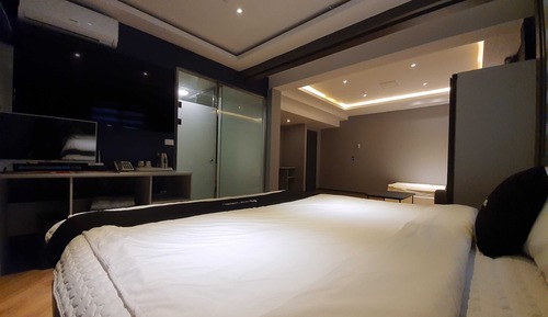 Room (VIP Family Suite (top specification 1)