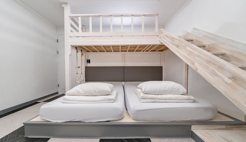 Room (Family C (Netflix available Beam Proj)