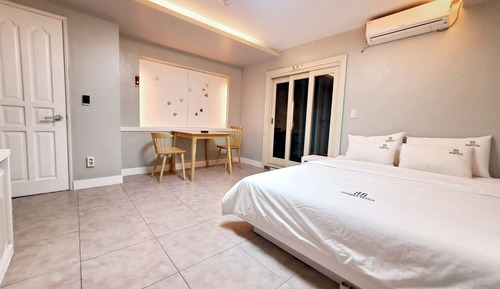 Room (Terrace Room)