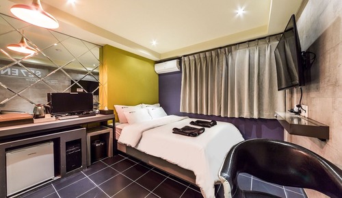 Room (Standard (Walkie Special Netflix Avai)