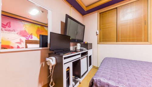 Room (Standard room A-bathtub (Netflix avai)