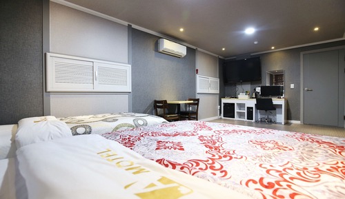 Room (Twin)