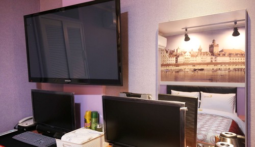Room (Couple PC)