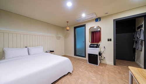 Room (Semi-special room (integrated OTT in )