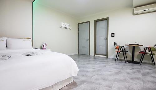 Room (Standard Room)