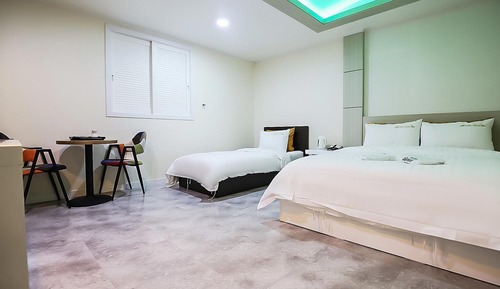 Room (Suite room (twin))