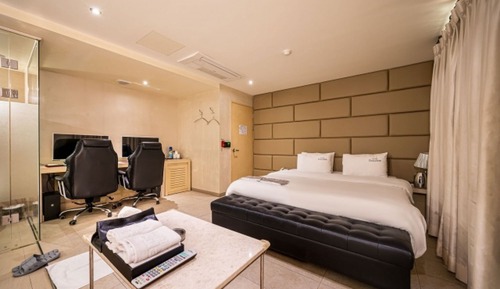 Room (Game + Spa Room)
